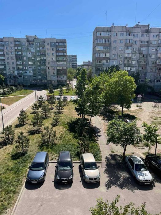 Здається 3-кімнатна квартира (2 кімнати)