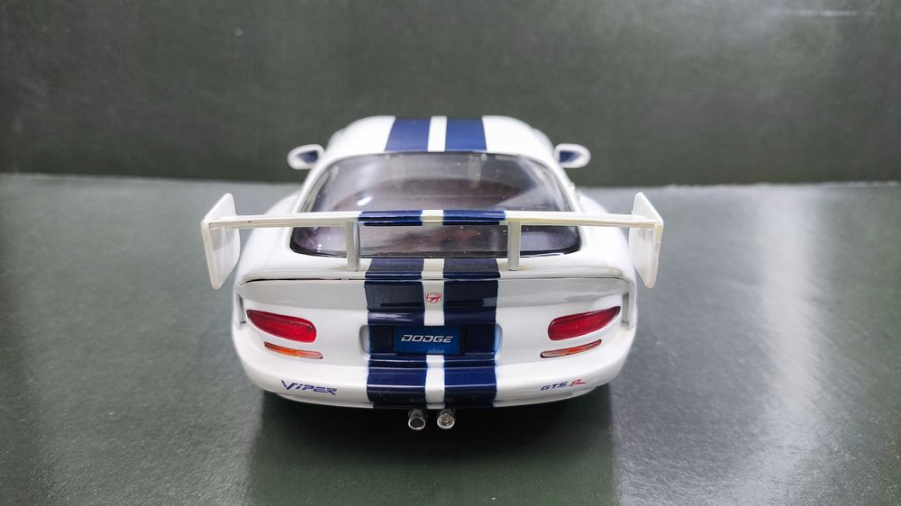 Модель 1.18 Dodge Viper GTS GT2, Maisto