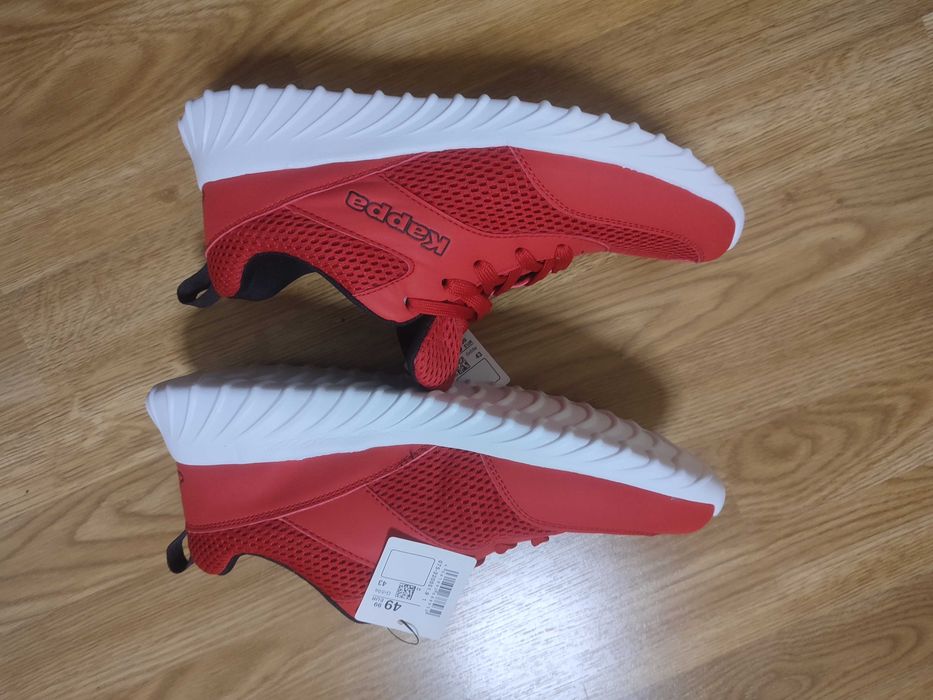 Продам червоні чоловічі італійськаі кросівки Kappa