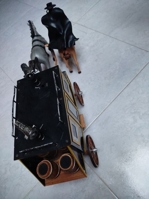 Carruagem Zorro com figura Zorro