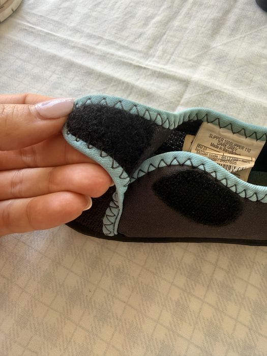 Sapatos práticos para atividades aquáticas.
