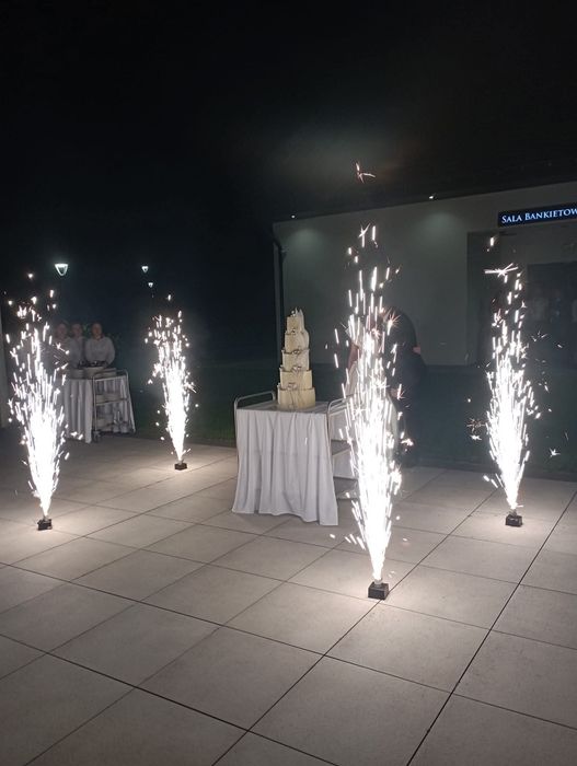 Fotobudka/ fotolustro, fotoprzyczepa ciężki dym, fontanny iskier napis