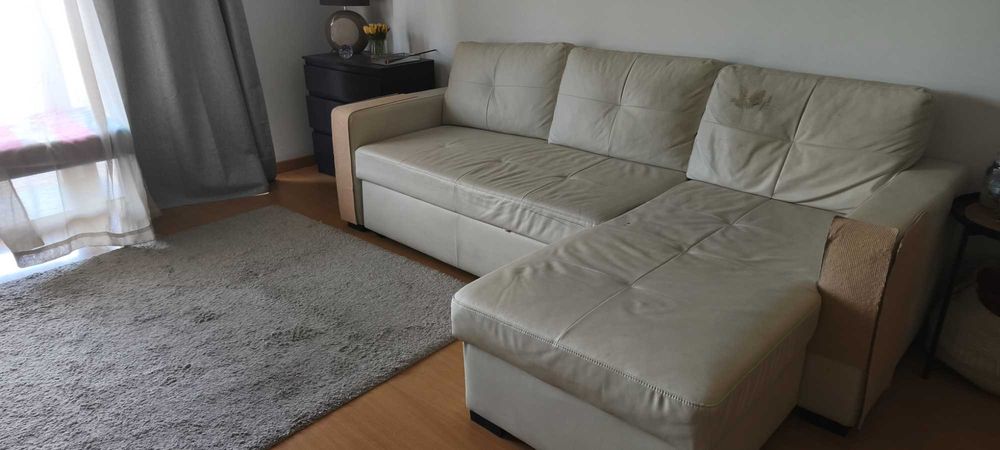 Sofá cama com chaise e arrumação , 200€ negociáveis. Santa iria da Azóia