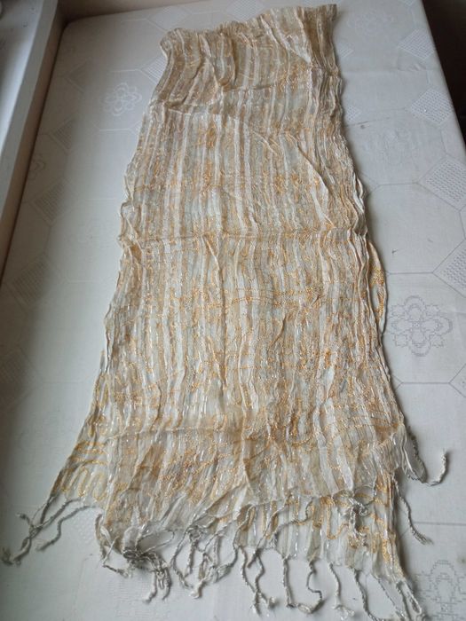 Lekki zwiewny szalik apaszka 165 x 45cm srebrna nitka