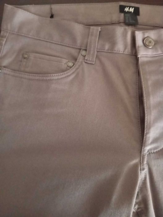 Calças Homem H&M Slim Fit cinzentas.
