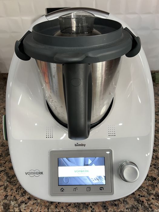 Bimby TM5 c/Cook-Key + 2 copos + 2 livros + avental Bimby