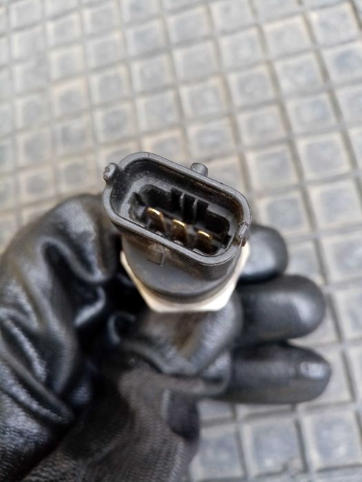 0281002522 Bosch датчик давления топлива