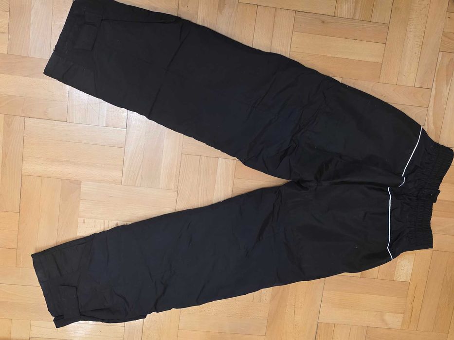 Czarne spodnie sportowe marki Protech Activewear Dynamics.