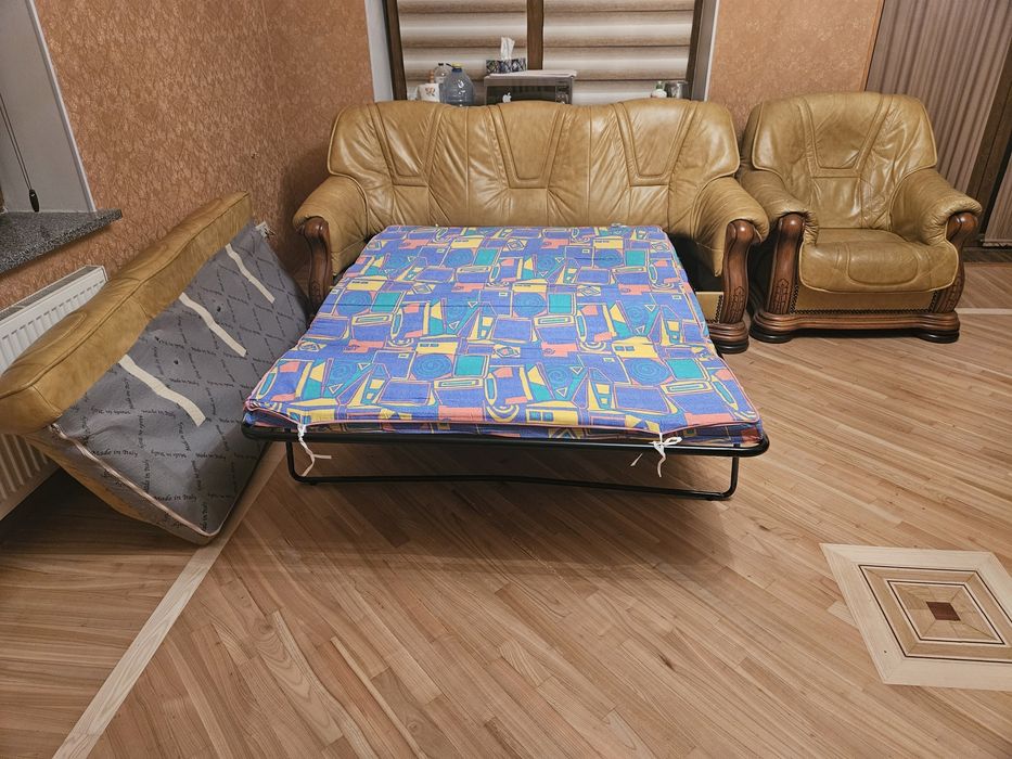 Диван шкіряний і два крісла