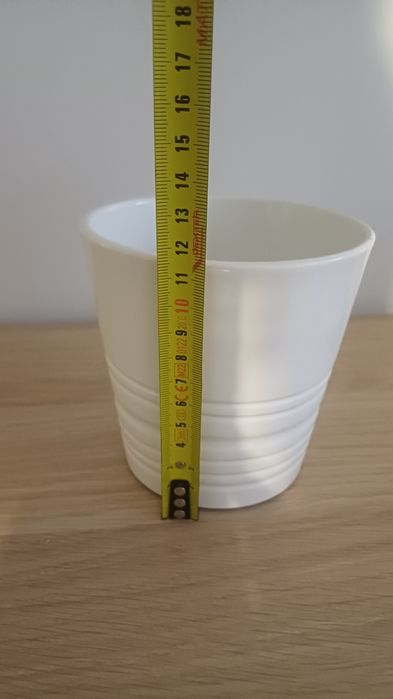 Dois vasos brancos ikea