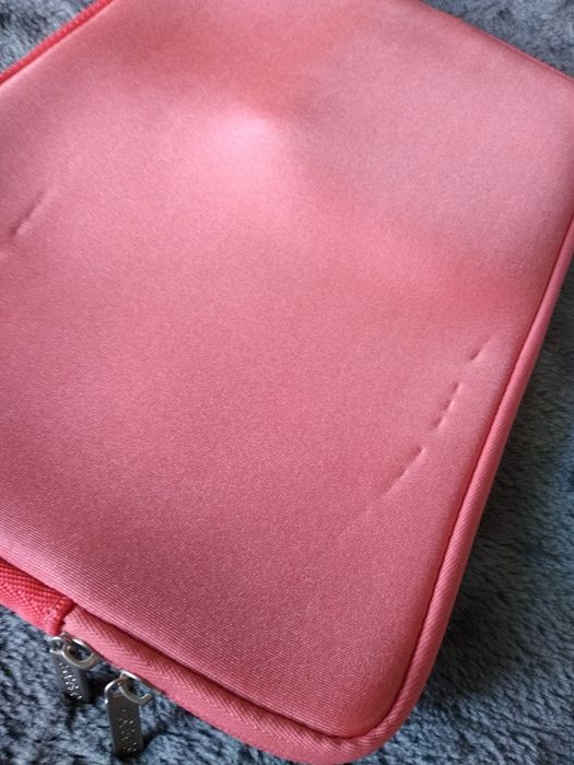 Futerał / etui na laptopa / tablet i akcesoria