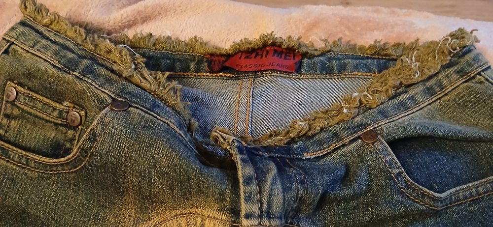 Damskie jeans dzwony