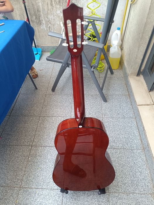 Guitarra clásica Stagg com tripé (negociável)