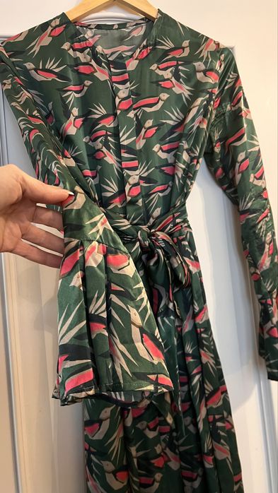 Красиві легкі сукні з довгим рукавом