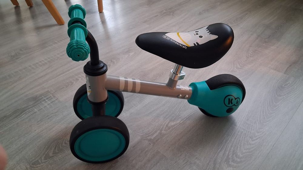 Kinderkraft Cutie rowerek biegowy + kask Giro