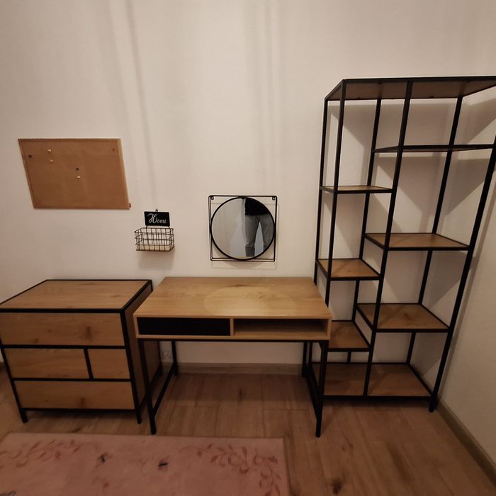 Zestaw mebli biurko, komoda i regał