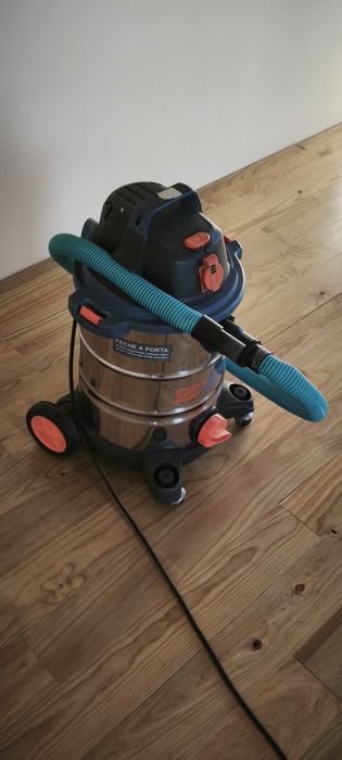 Vendo fantástico aspirador Dexter Power 30 litros para sólidos e líquidos.