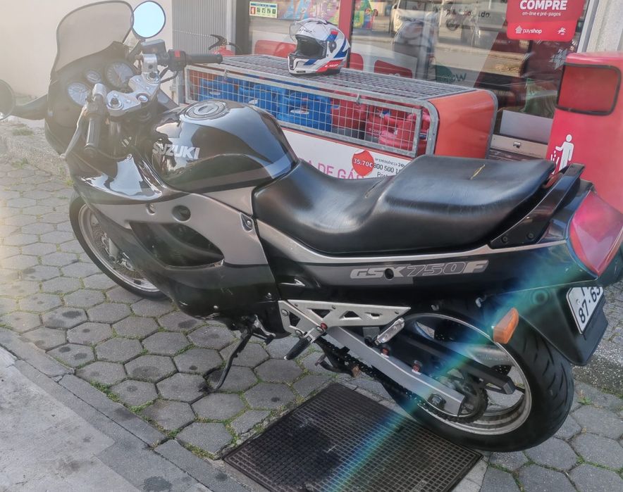 Suzuki GSX 750F original.