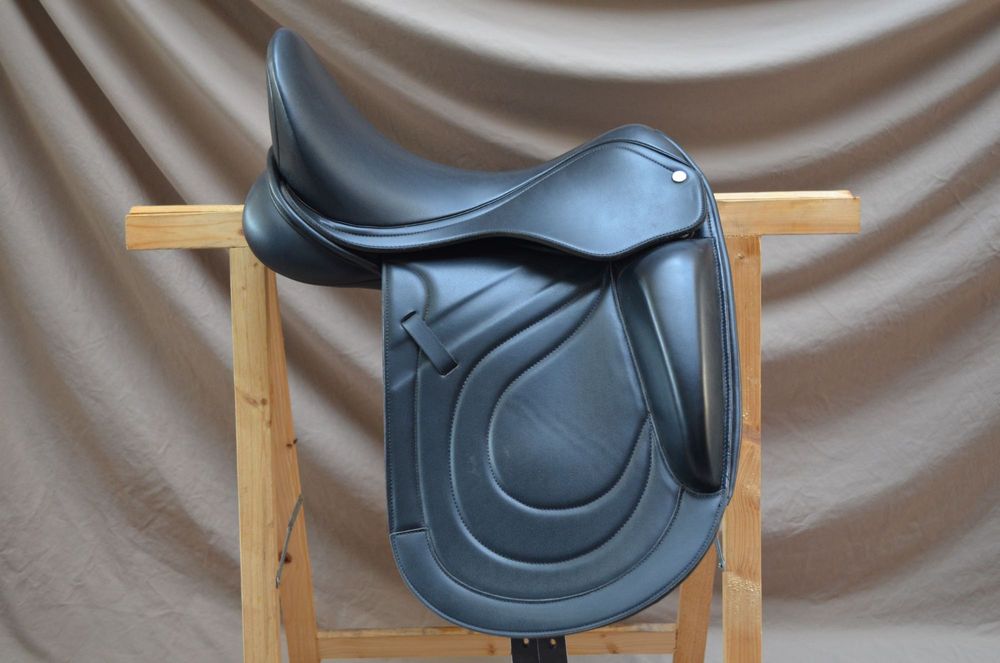 Premier Equine Monoflap syntetyczne siodło ujeżdżeniowe z wymiennymi łękami 17