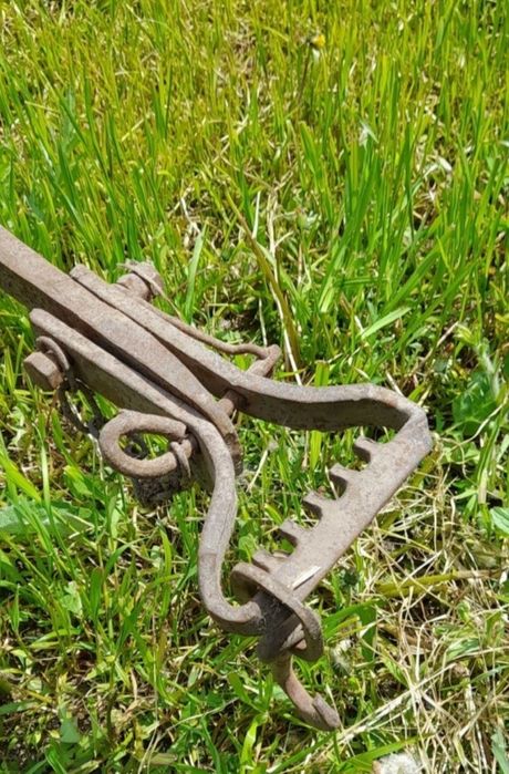 Кінний металевий плуг