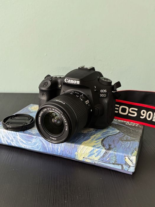 Canon EOS 90D com lente Canon EF\-S 18\-55mm IS STM\.