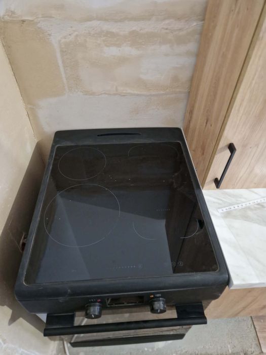 Kuchenka elekteyczna z plytą indukcyjną