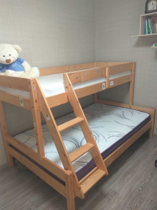 Двох поверхове ліжко