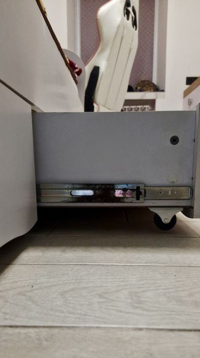 Продам ЛІЖКО  з рожевою мʼякою спинкою та бортиком!