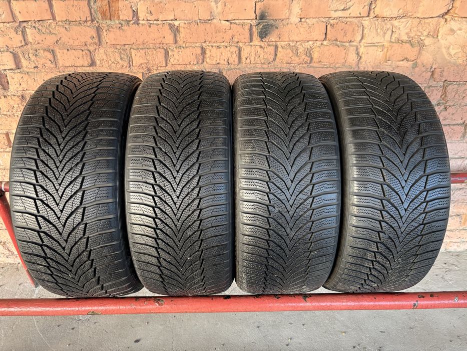 Комплект зимових шин 235/45R17 Nexen