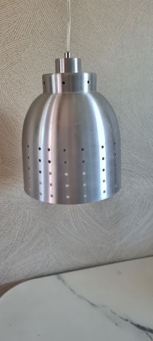 2 zwisające lampy z IKEA, idealne nad stół, barek