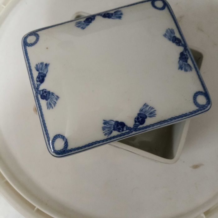 Caixa porta jóias, em tons de azul Vista Alegre.