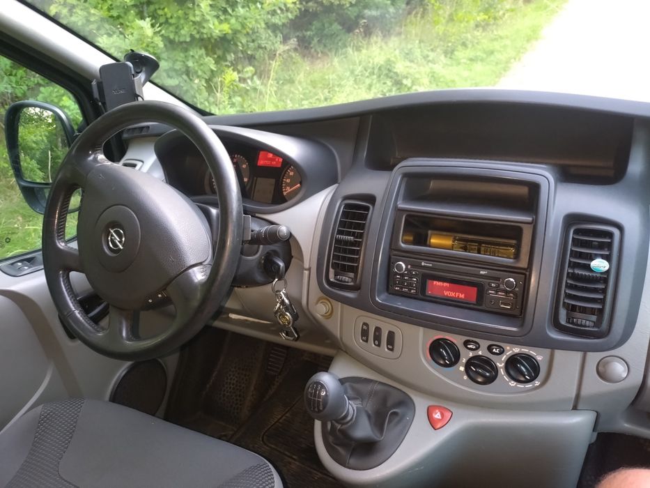 Opel Vivaro 2.0  dziewięcioosobowy