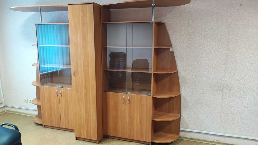 Офисная мебель, стенка, тумбочки, шкафы, столы