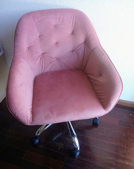 Cadeira rosa profissional — estética, receção, manicure/pedicure — como nova
