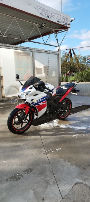 Honda cbr125r (2017)