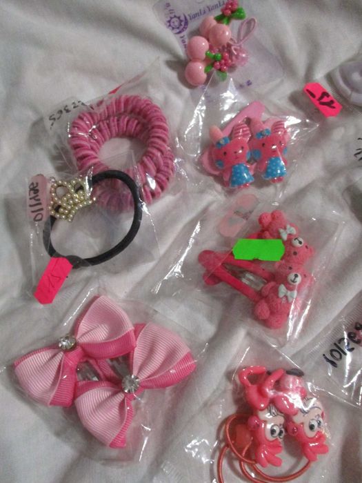 набор детских заколок и резинок