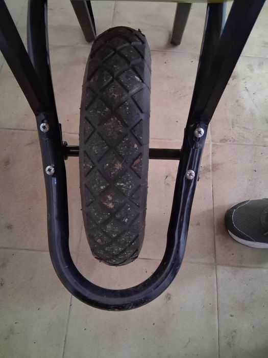 Carrinho de mão pouco uso
