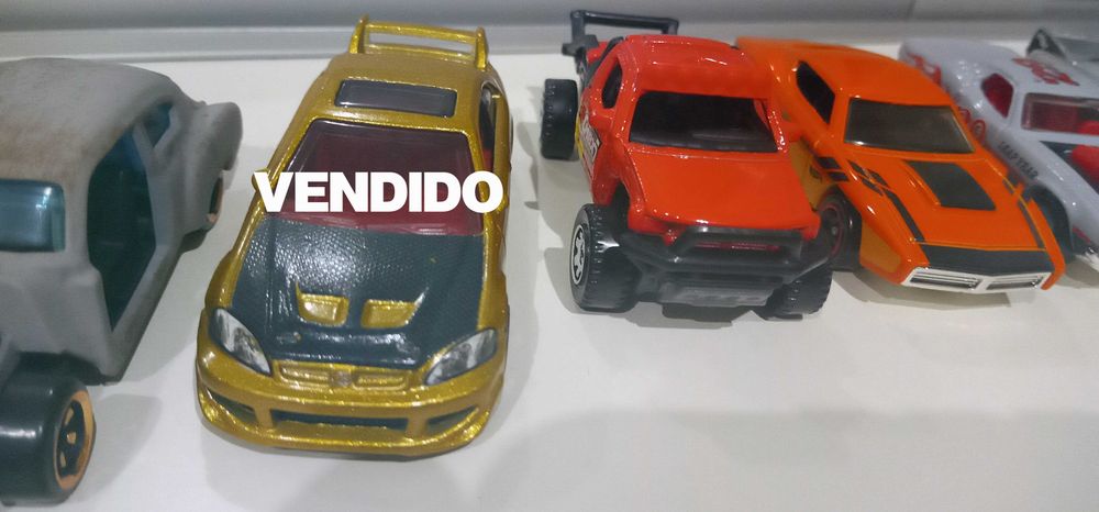 Hot Wheels e outros - 14 carros - Lote ou carros isolados