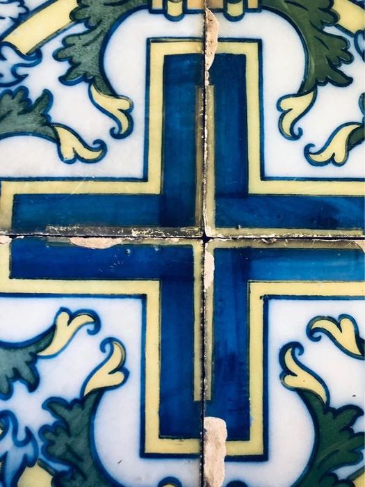 Antiga quadra de azulejo