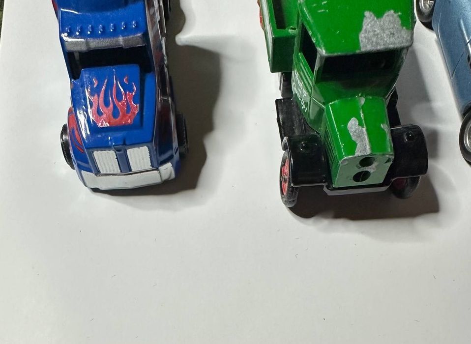 Колекційні машинки Optimus Prime, Disney, Mattel
