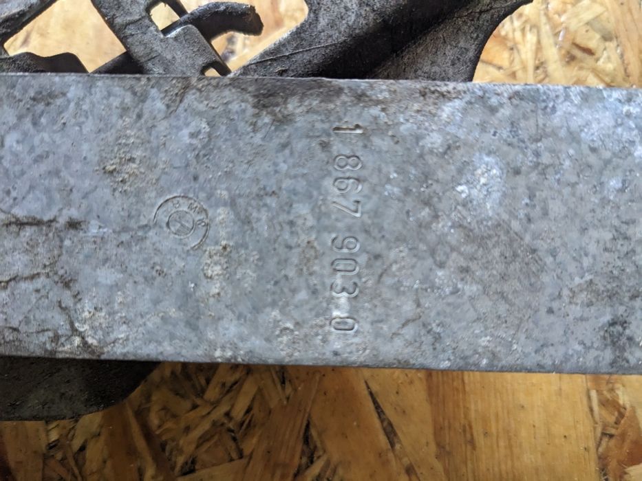 Продам оригинальные передние ручные стеклоподъёмники на  BMW e28