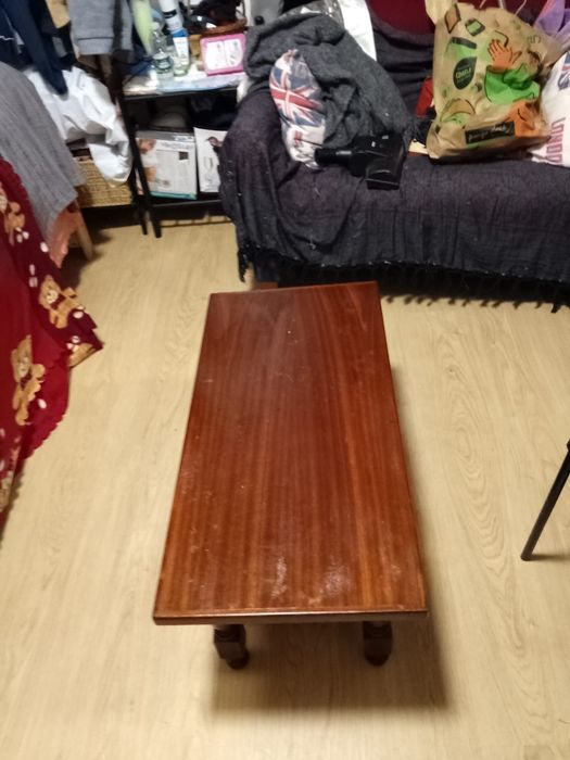 Mesa de mogno castanha