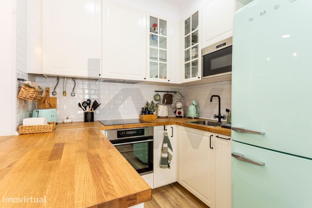 Apartamento T2 remodelado e mobilado no Bairro Alto — conforto e local