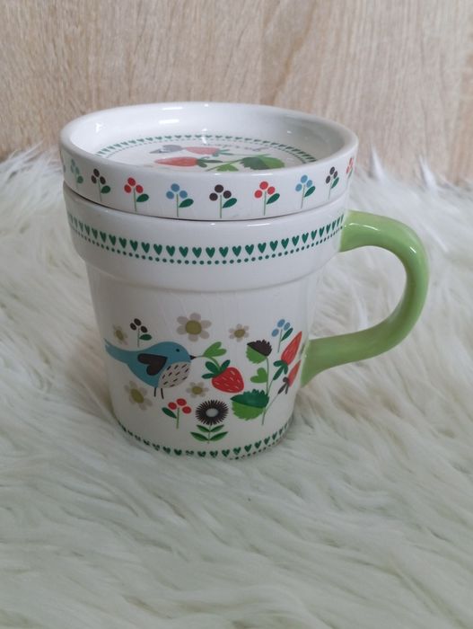 Ceramiczny kubek z podstawką