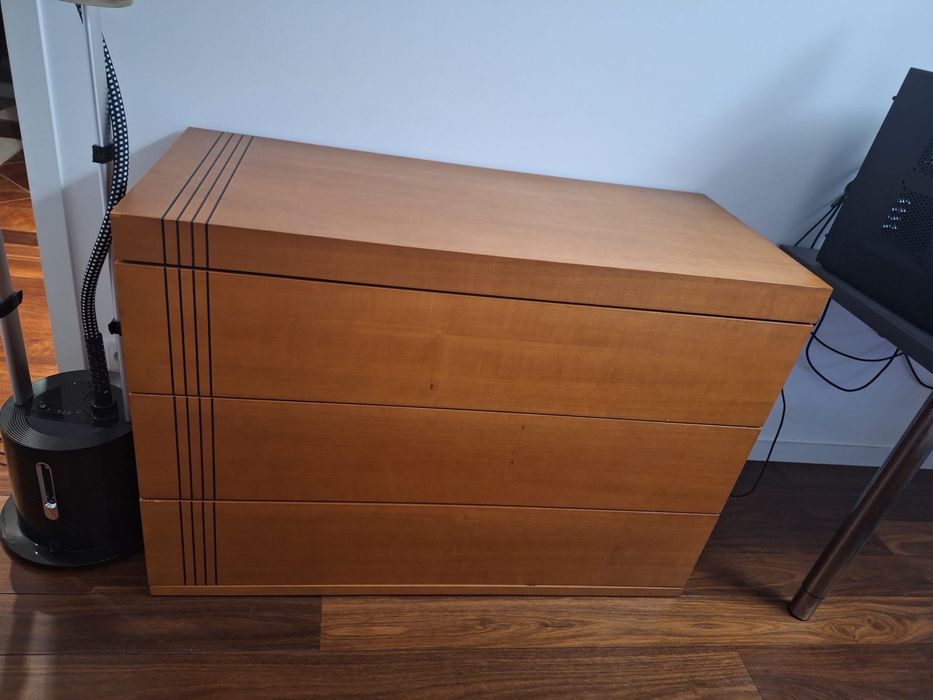 Mobilia de quarto, cama, mesinhas e comoda