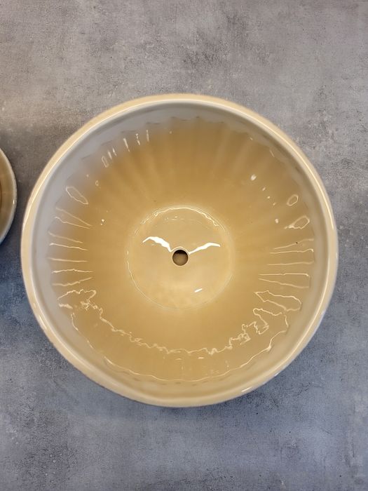 Doniczki beżowe, donice Ecru, ceramiczne osłonki z podstawką Art-Pol