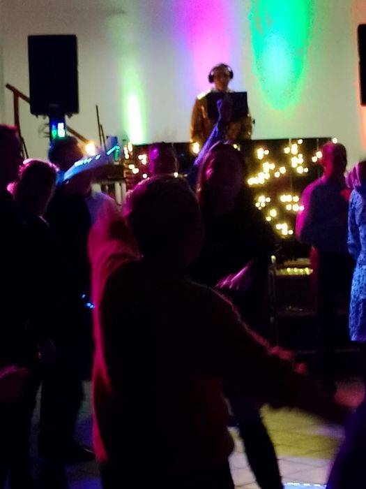 DJ Arkadiusz-Prezenter Muzyczny.(Ciężki dym,fontany iskier, duży miś)