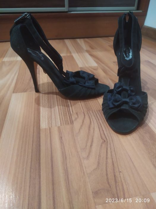 Жіночі туфлі з відкритим носком