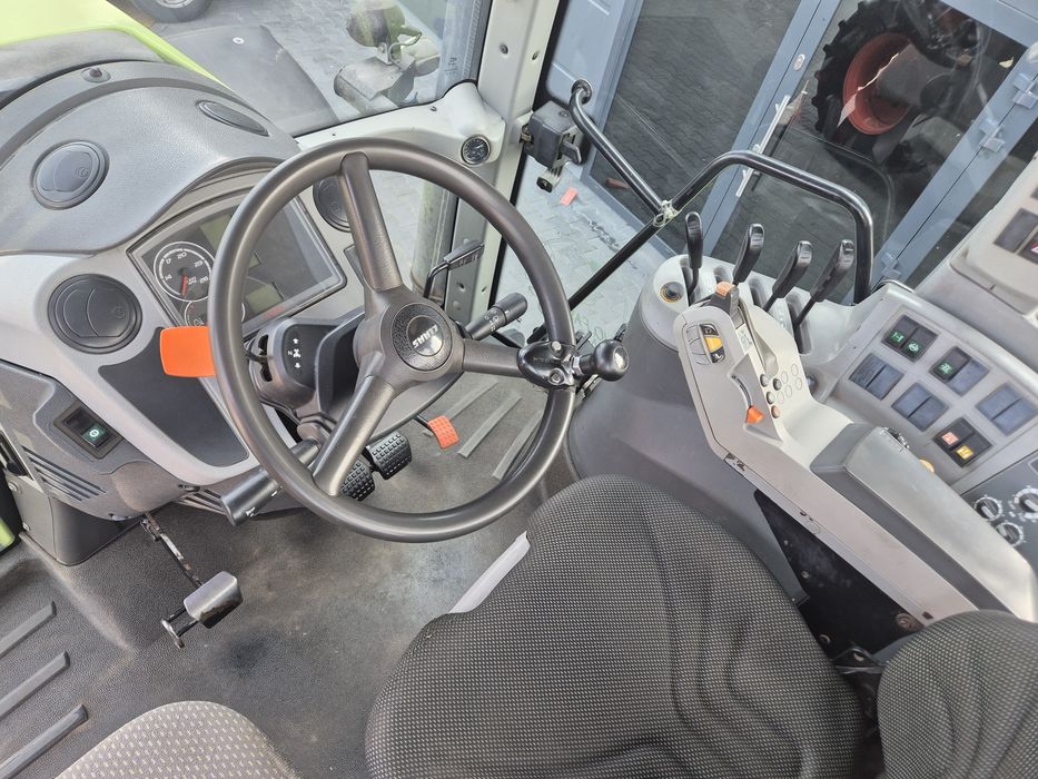 Ciągnik Claas Axion 820 pneumatyka