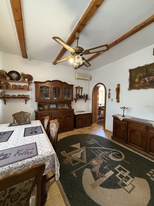 Продається будинок з басейном і сауною